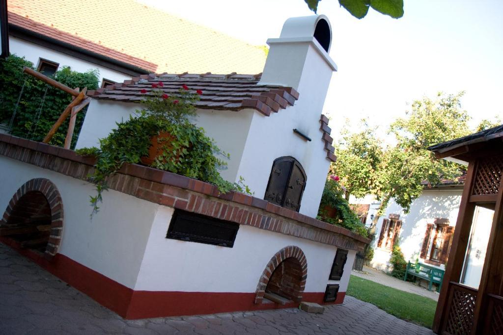 Fogado Az Oreg Preshez Hotel Mór Esterno foto