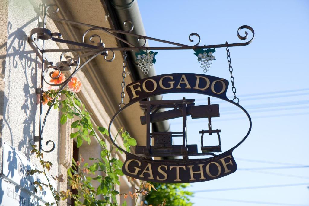Fogado Az Oreg Preshez Hotel Mór Esterno foto