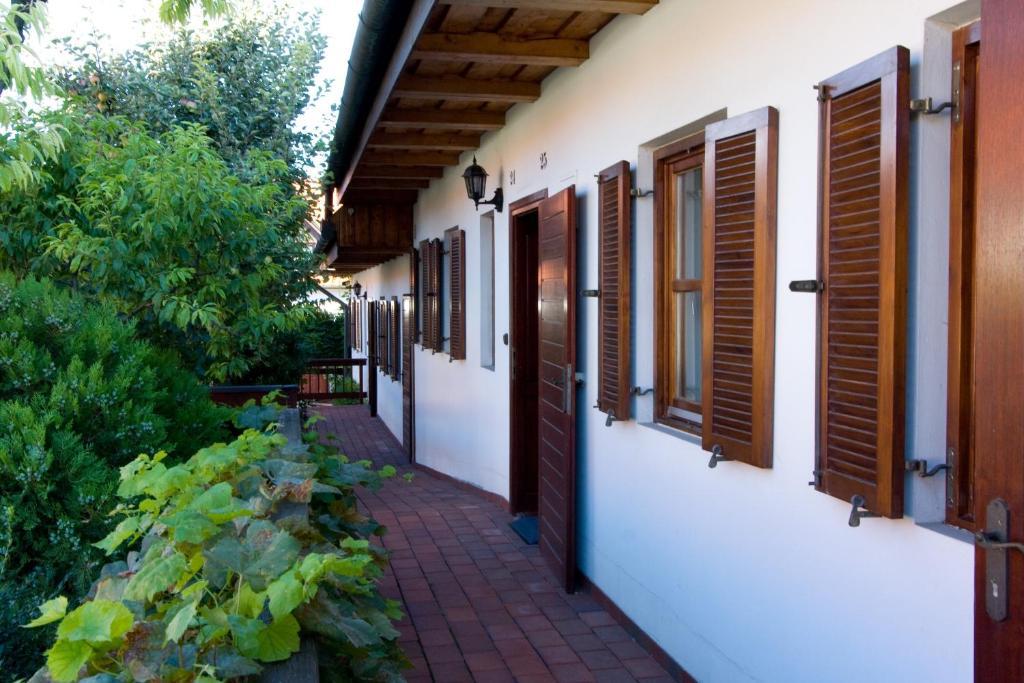 Fogado Az Oreg Preshez Hotel Mór Esterno foto